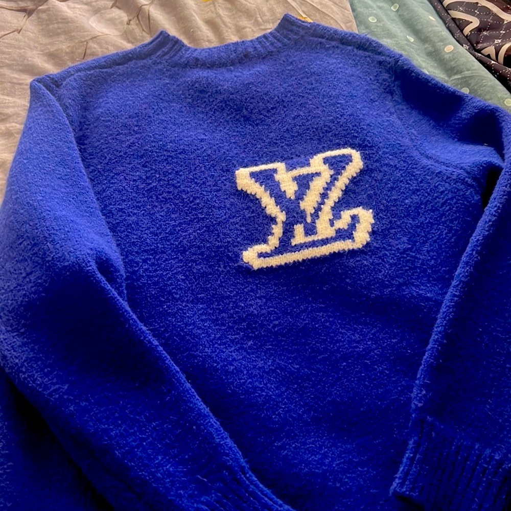 LV sweater